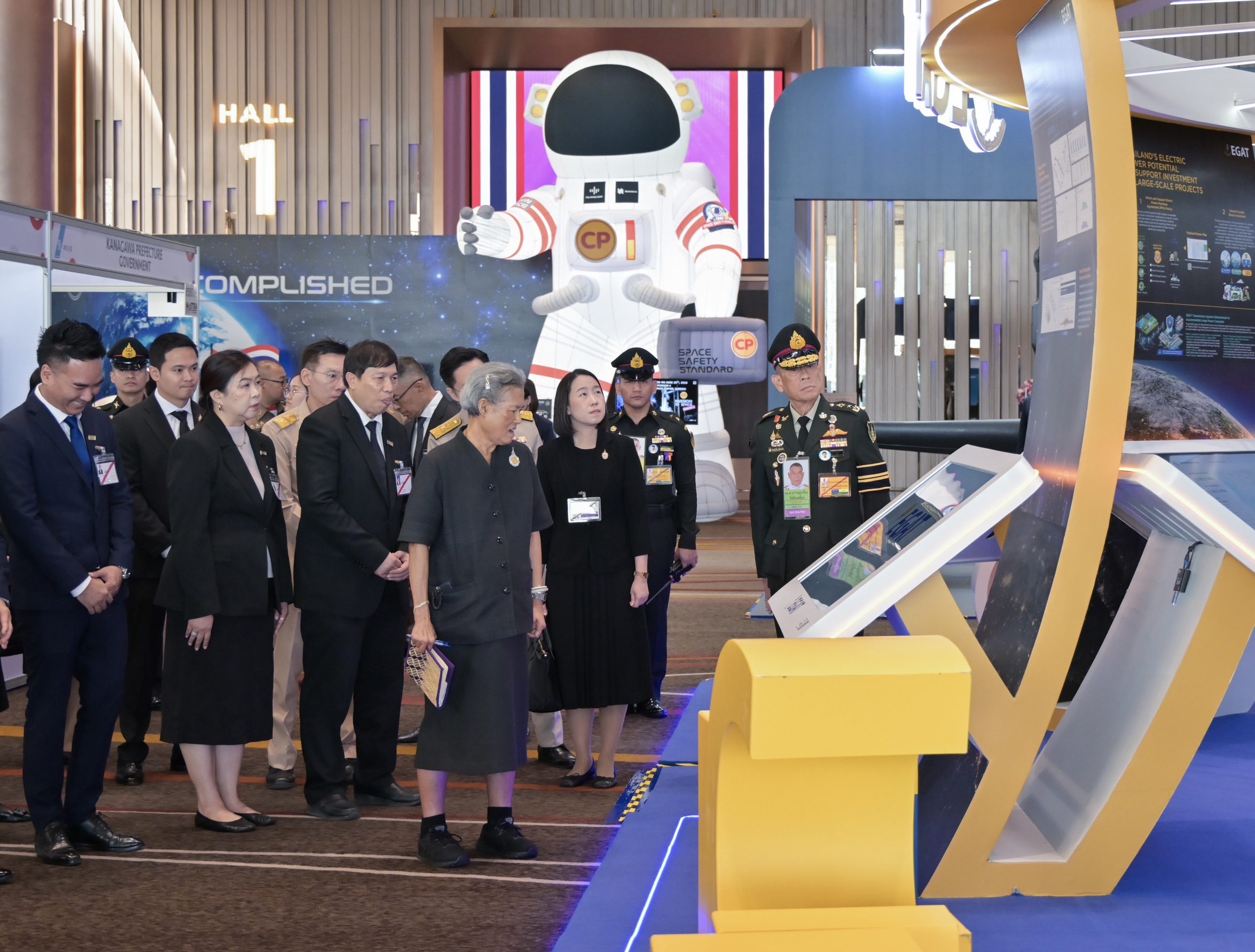 title - รองเลขาธิการ ส.ป.ก. ร่วมเฝ้าทูลละอองพระบาทรับเสด็จฯ และร่วมพิธีเปิดงาน มหกรรมด้านอวกาศแห่งชาติ